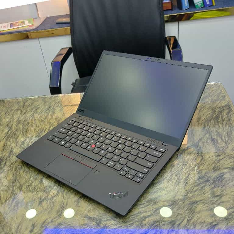 Lenovo ThinkPad X1 Carbon Core i7 11th Gen 8GB RAM DDR-5 SSD NVMe 512GB LAPTOP
